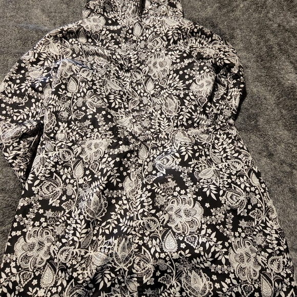 Womens Lightweight Windbreaker Coat With Floral Design  Size 8 - Picture 2 of 2